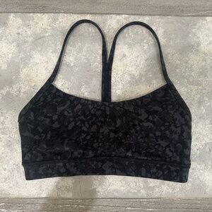 Lululemon Flow Y Bra Nulu Womens Light Support Size 4 Black Gray
